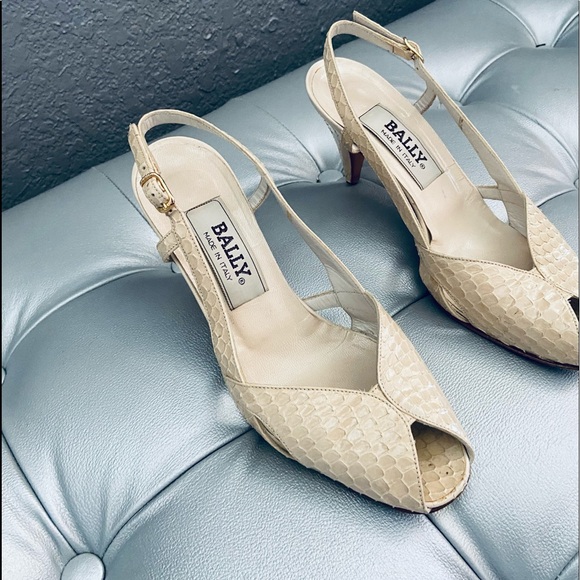 Vintage Bally Cream Peep Toe 3” Kitten Heels - Picture 5 of 9